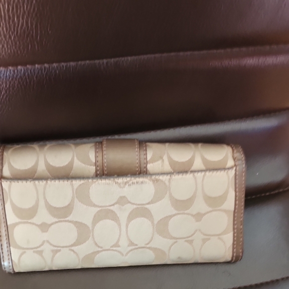 Coach Tan and Gold Women's Wallet Slightly Used - Picture 4 of 5